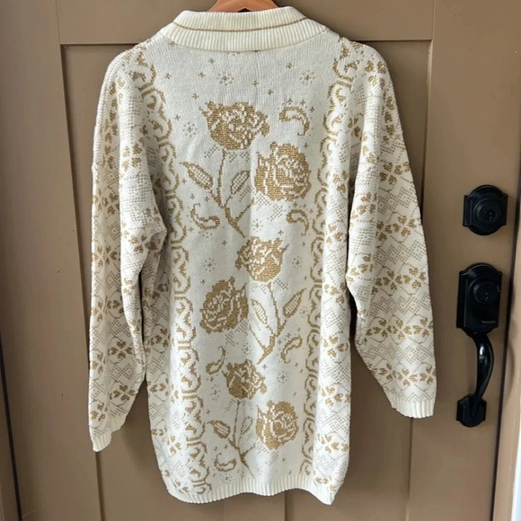 Vintage Dana Scott Like New Cream Sweater with Gold Rose Pattern. Size L - Picture 6 of 12